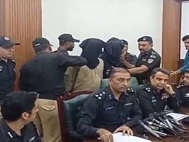 Police officers investigate the Clifton robbery case involving the killing of Dr Akash and the theft of Rs20 million.