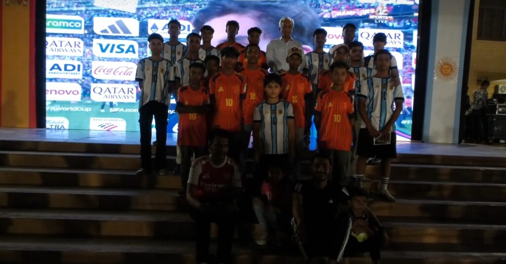 Sindh Governor Syed Muhammad Nahal Hashmi presents commemorative shields to Pakistan football players during the FIFA World Cup Final screening at Governor House Karachi.