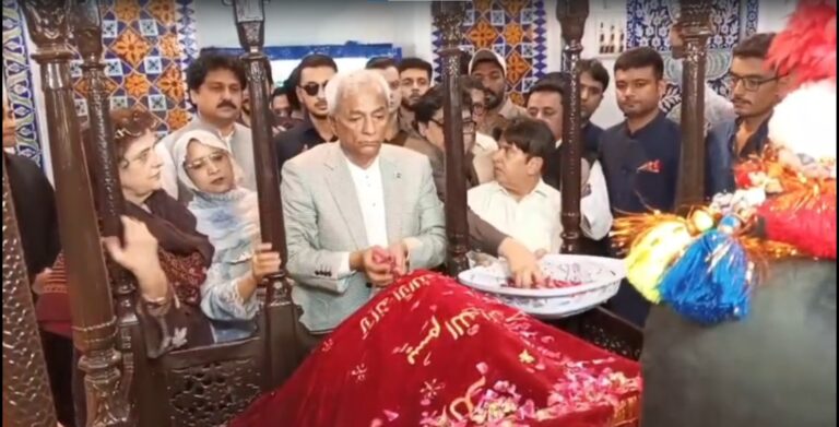 Sindh Governor Syed Muhammad Nihal Hashmi lays a floral wreath at the shrine of Shah Abdul Latif Bhittai during the opening ceremony of the 283rd annual Urs.