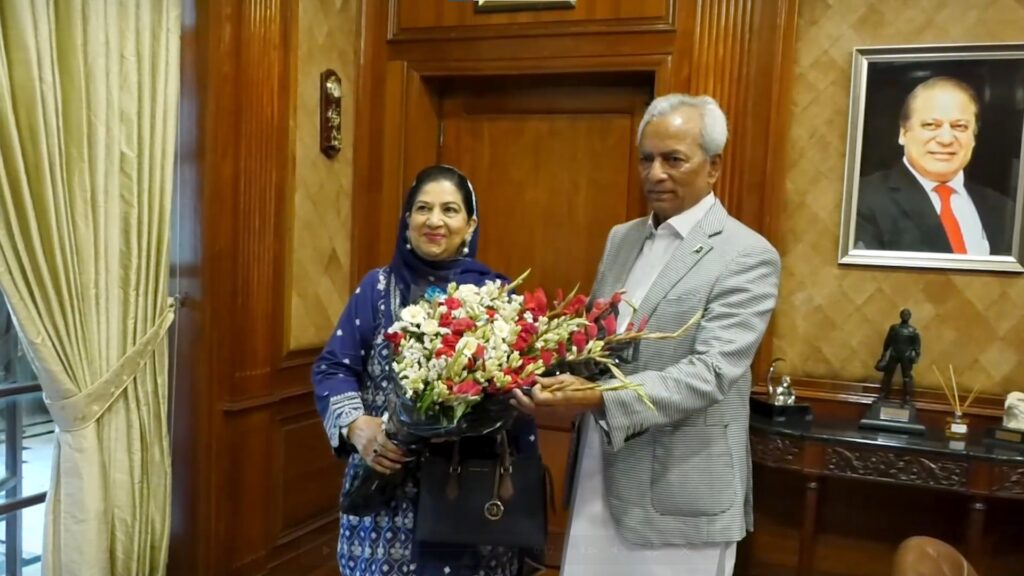 Sindh Governor Syed Muhammad Nihal Hashmi and Punjab Ombudsperson Dr Najma Afzal Khan during their meeting at Governor House Karachi.