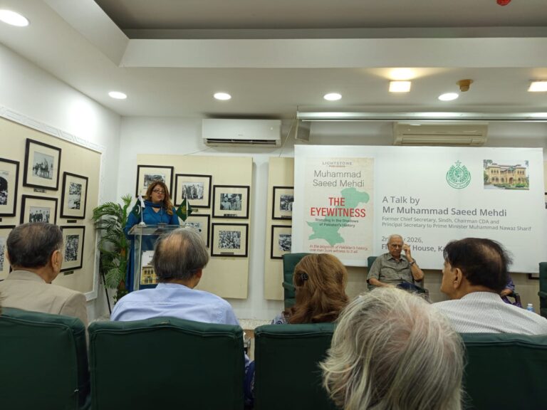 Former senior bureaucrat Muhammad Saeed Mehdi speaking at the Quaid-e-Azam House Museum during a discussion on Pakistan’s political history.