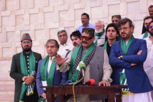 Federal Minister Rana Muhammad Qasim Noon paying tribute at Mazar-e-Quaid during his visit to Karachi.