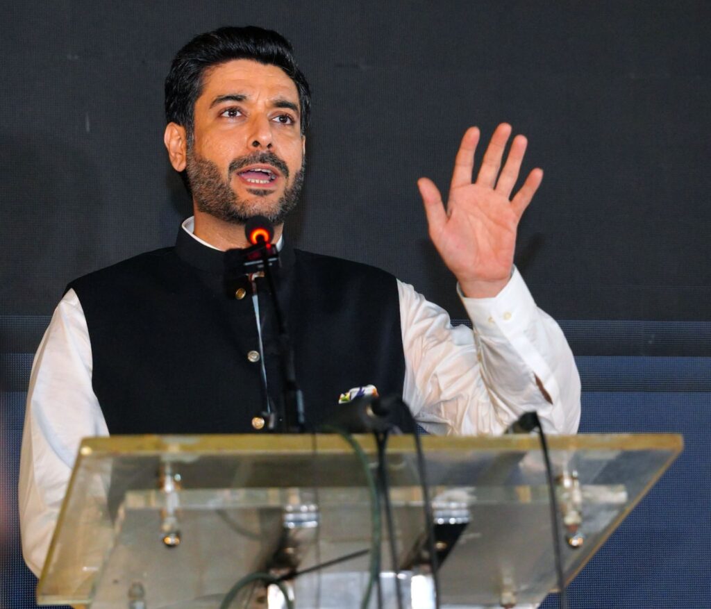 Syed Aman Shah speaks at a ceremony honouring Danish Affan and Al-Khair Hajj Group for excellence in Hajj services.