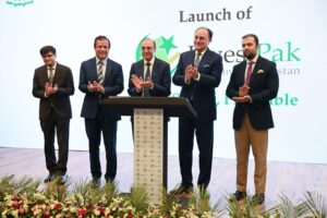 SBP Governor Jameel Ahmad and Finance Minister Muhammad Aurangzeb at the launch of the InvestPak digital investment platform.