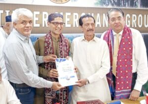 District Governor Shehzad Sabar receives a commemorative shield from the Karachi Timber Merchants Group at a luncheon attended by business and Rotary leaders in Karachi.