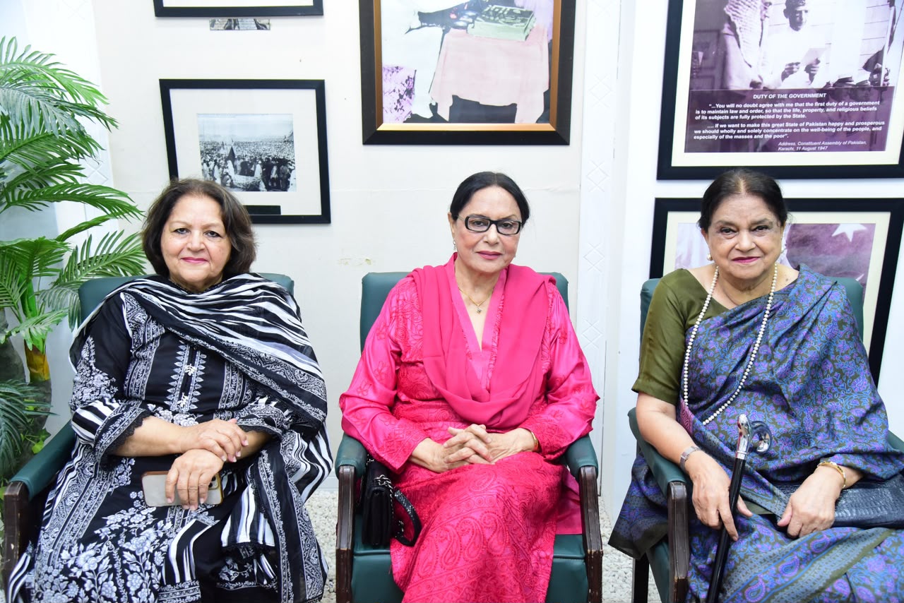 HUM Network Chairperson Sultana Siddiqui speaking at the Quaid-e-Azam House Museum's event on the role of media in nation building in Karachi.