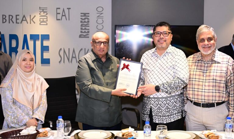 Chairman Pak Malaysia Business Council Muhammad Bashir Janmohammad meets Malaysian Consul General Herman Hardynata Ahmed during a farewell gathering attended by Zubair Tufail and Vice Consul Izdzatun Nasyiah Mustufa in Karachi.