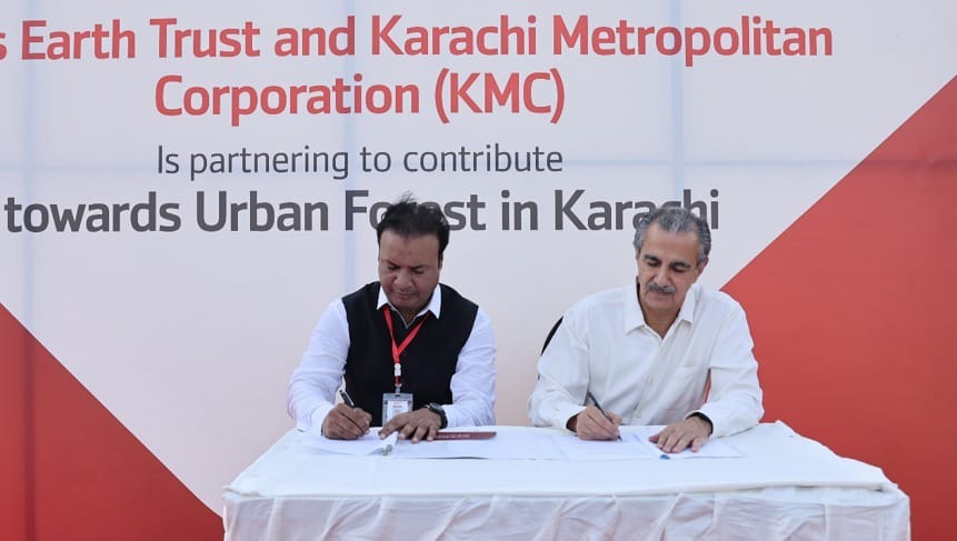Bank Alfalah, KMC and Indus Earth Trust representatives at the launch of the urban forestry project in Karachi.