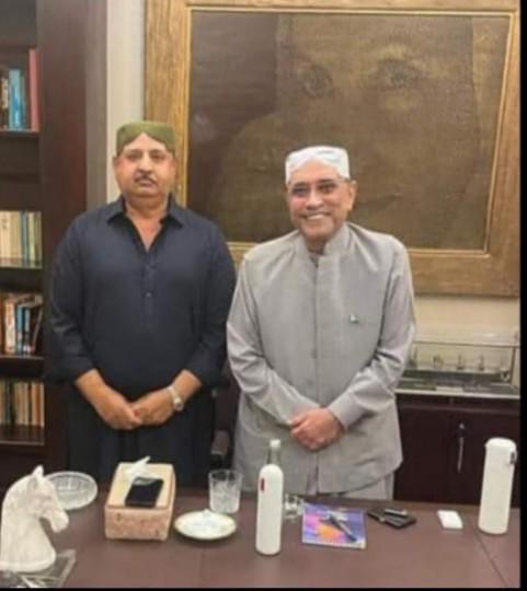 AD Chandio and MPA Muhammad Farooq Awan discuss the Bhittai Colony cemetery project in Karachi.