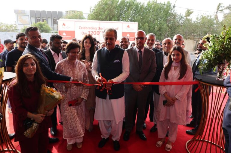 Bank Alfalah executives inaugurate the bank's 1,200th Retail-cum-Premiere Branch at Khayaban-e-Shamsheer in Karachi.