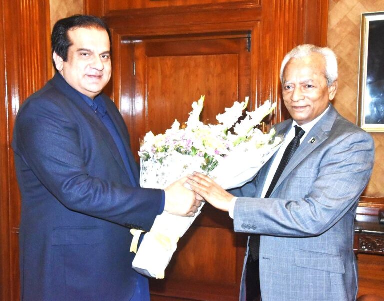 Sindh Governor Syed Muhammad Nehal Hashmi meeting Minister of State Abdul Rehman Khan Kanju over power supply improvements in Sindh.