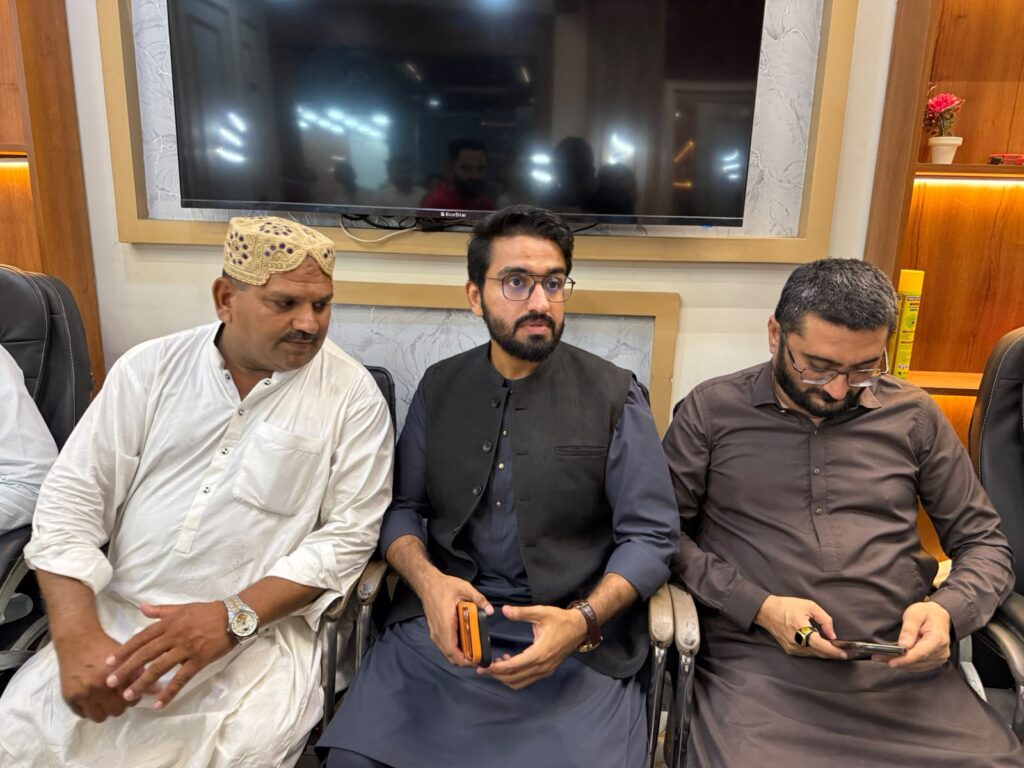 KMEDA officials and traders participate in the opening ceremony of ABM Iqbal Mobile Mall in Karachi.