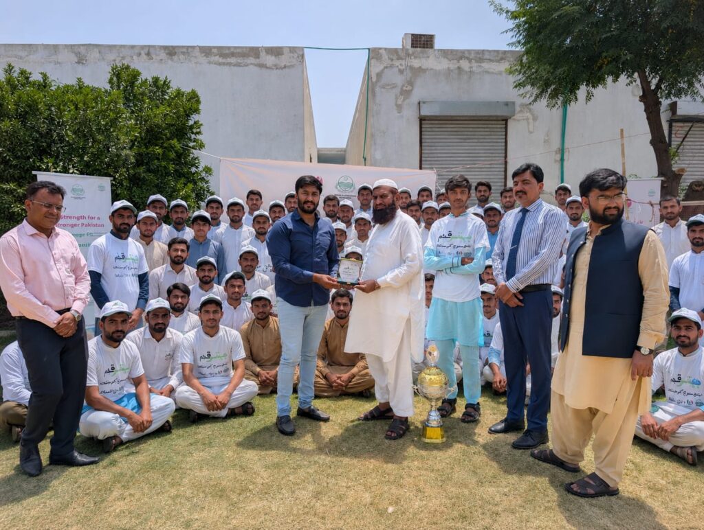 Citizens participate in a Behtar Qadam awareness session promoting maternal and child health in Punjab.