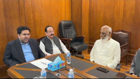 Sindh Food Minister Makhdoom Mehboob uz Zaman meets Flour Mills Association leaders to discuss affordable flour, wheat supplies and market stability in Sindh.