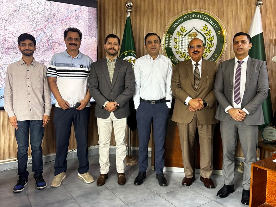 Consumers Association of Pakistan Chairman Kaukab Iqbal meeting Sindh Food Authority Director General Shahzad Fazal to discuss Food Safety Conference 2026.