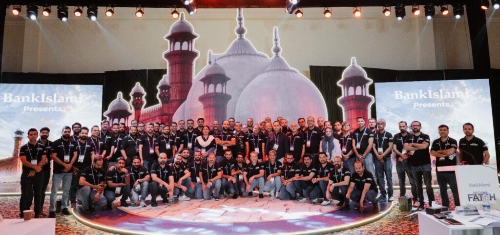 BankIslami leadership presents awards and cars to top-performing employees at the Maidan-e-Fateh event.