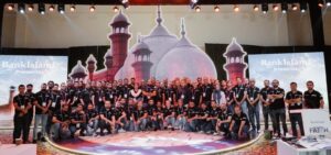 BankIslami leadership presents awards and cars to top-performing employees at the Maidan-e-Fateh event.