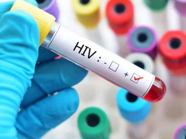 Parents of HIV-positive children outside Wilika Social Security Hospital in Karachi demanding accountability and better healthcare.