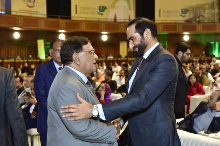 UBG Secretary General Zafar Bakhtawari with Dunya Media Group Chief Mian Amir Mahmood at the Pakistan Economic Summit.