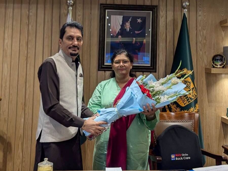 PIO Raisa Adil and Pakistan Observer Chairman Faisal Zahid Malik during a meeting on media cooperation in Islamabad.
