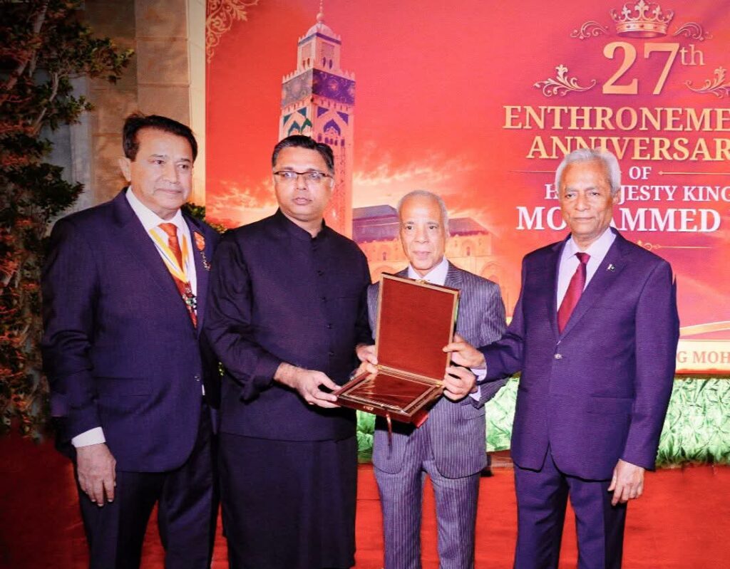 Azfar Ahsan receives a commemorative shield recognising his contribution to Morocco-Pakistan relations.