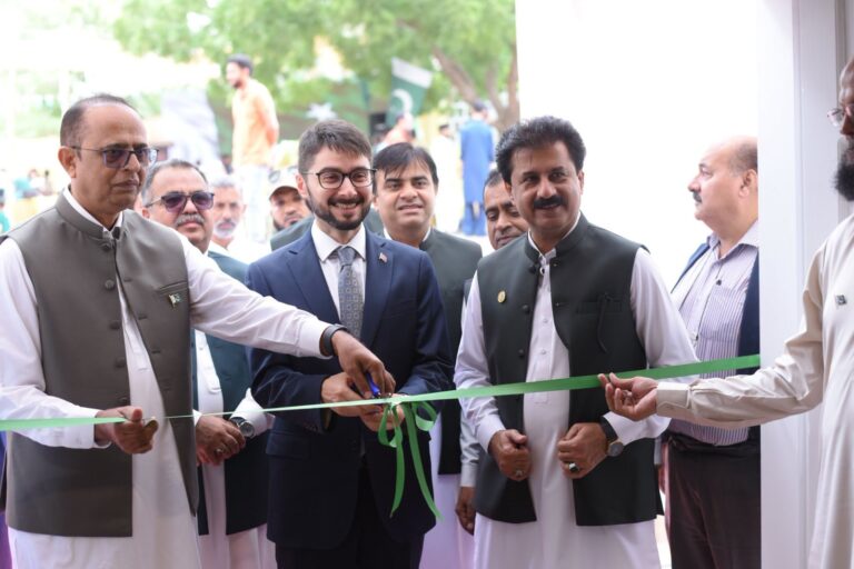 Consul General of Türkiye viewing artworks at Ishq-e-Zameen Art Exhibition in Karachi