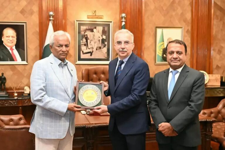 TDAP Secretary Sheryar Taj meeting Sindh Governor Syed Nihal Hashmi on Pakistan export opportunities