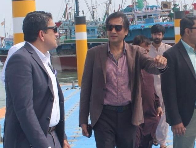New floating jetty at Korangi Fish Harbour for Karachi fishermen