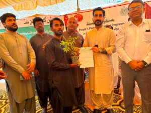Sukhdev Hemnani distributing interest-free loan cheques and solar kits to PPRP beneficiaries in Ghotki