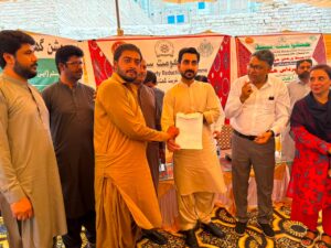 Sukhdev Hemnani distributing interest-free loan cheques and solar kits to PPRP beneficiaries in Ghotki