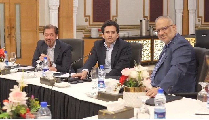 Ali Pervaiz Malik meeting SSGC Board and management in Karachi