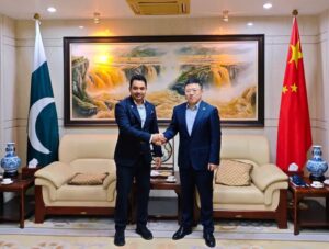 Syed Kashif Ali meets Feng Deheng to discuss trade and investment
