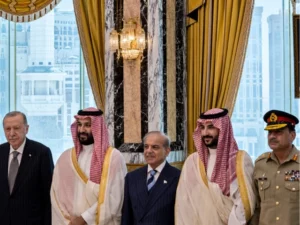 Shehbaz Sharif, Mohammed bin Salman, and Recep Tayyip Erdo?an at the Makkah Defence Agreement summit