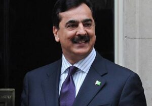 Syed Yousaf Raza Gilani with business leaders at Karachi luncheon