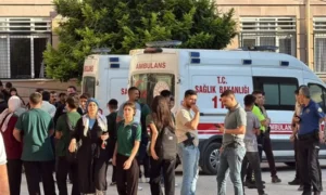 Police and emergency responders outside a high school after a shooting in Turgutlu, Türkiye