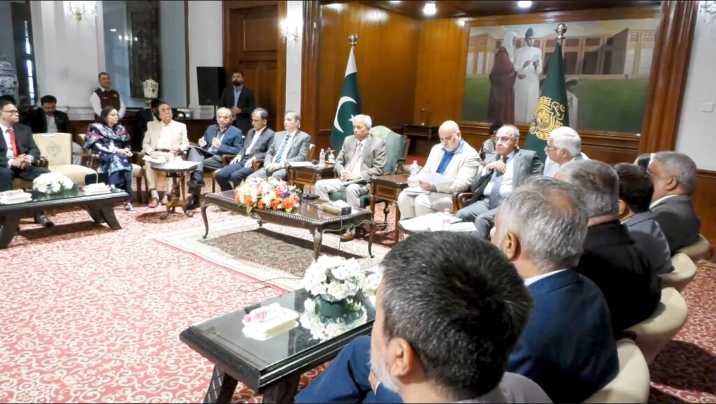 Sindh Governor Syed Muhammad Nehal Hashmi meeting vice chancellors and chancellors in Karachi.