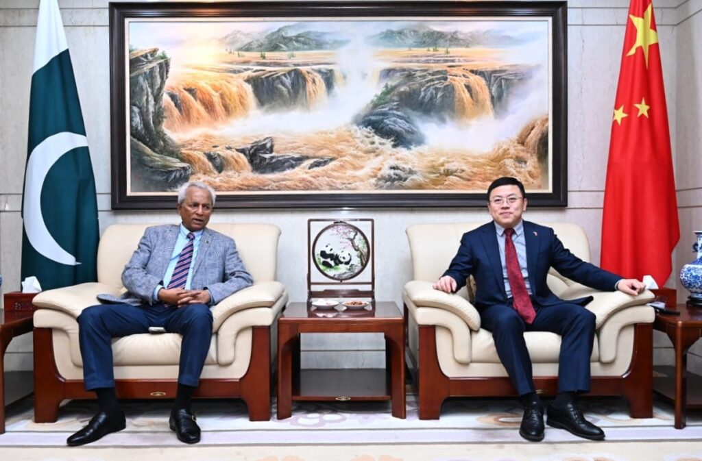 Sindh Governor Nehal Hashmi meeting Chinese Consul General Feng Deheng in Karachi