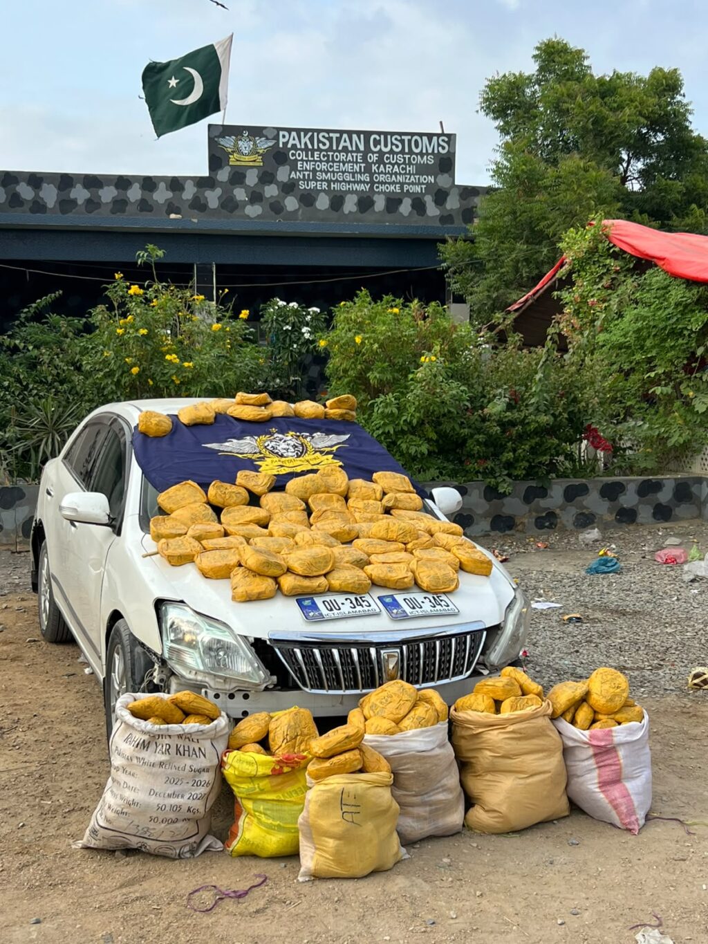 Pakistan Customs officials recover 212kg of hashish from a suspected vehicle in Karachi