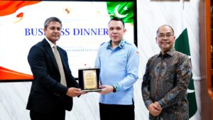 Indonesia Medica delegates and Pakistani partners sign MoUs at Health Asia 2026 in Karachi.
