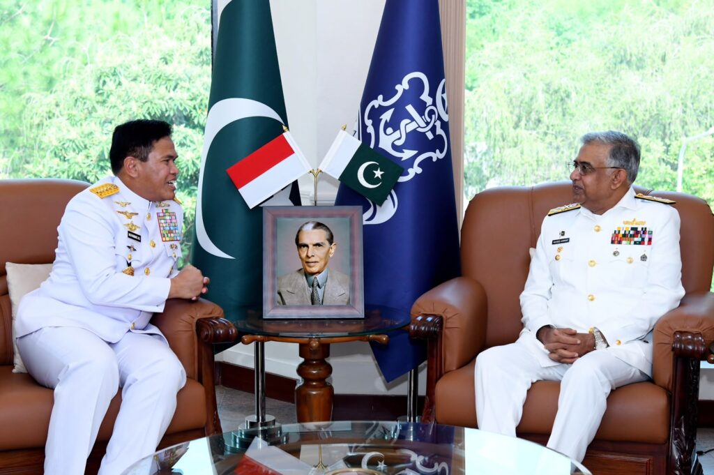 Indonesian Navy Chief Muhammad Ali meets Pakistan Navy Chief Naveed Ashraf