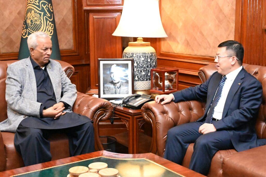 Governor Sindh Nehal Hashmi meeting Chinese Acting Consul General Feng Deheng at Governor House Karachi.