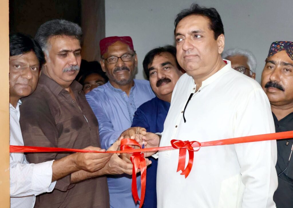 Opening ceremony of Sindh Theatre Festival 2026 at the Sukkur Arts Council with theatre artists and cultural figures.