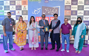 Dr Mirza Ikhtiar Baig with Lifestyle Furniture Expo organisers at Karachi Expo Centre.