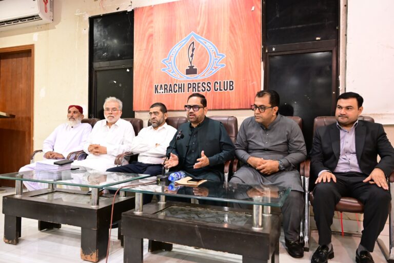 Asif Sakhi addresses a press conference about KCCI elections and traders’ issues in Karachi