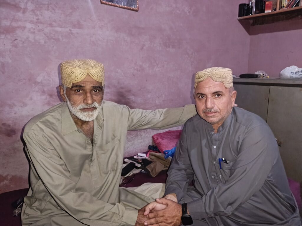 Niaz Hussain Leghari visits Abdul Sattar Dars in Hyderabad to inquire about his health