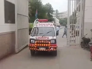 Karachi DHA Phase 8 road accident leaves woman dead and husband and son injured.