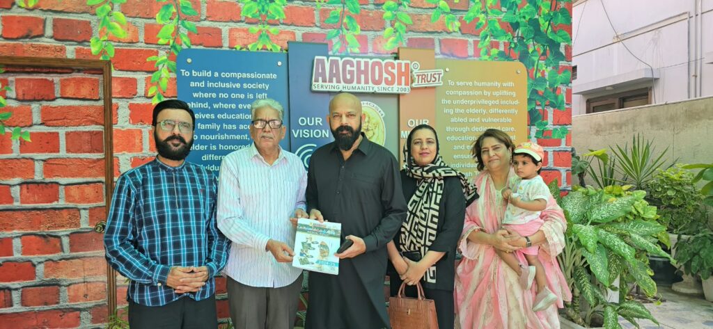 Kashif Shah and Sarwat Nasim Shah with elderly residents at Aaghosh Home Karachi