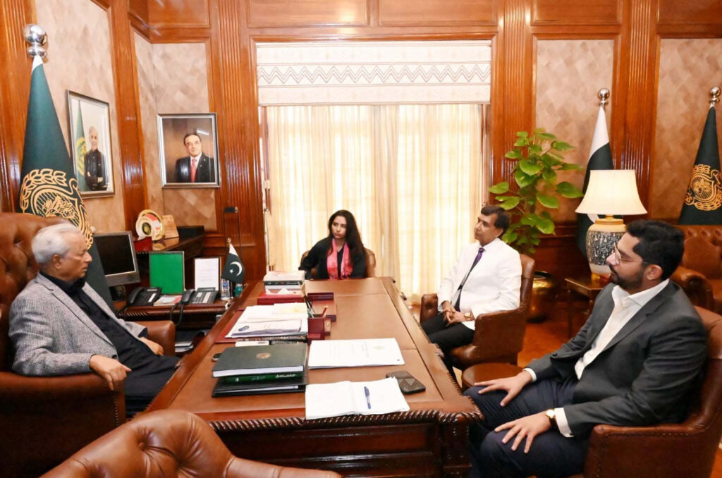 Governor Sindh Nehal Hashmi meeting Crescent Art Gallery delegation at Governor House Karachi