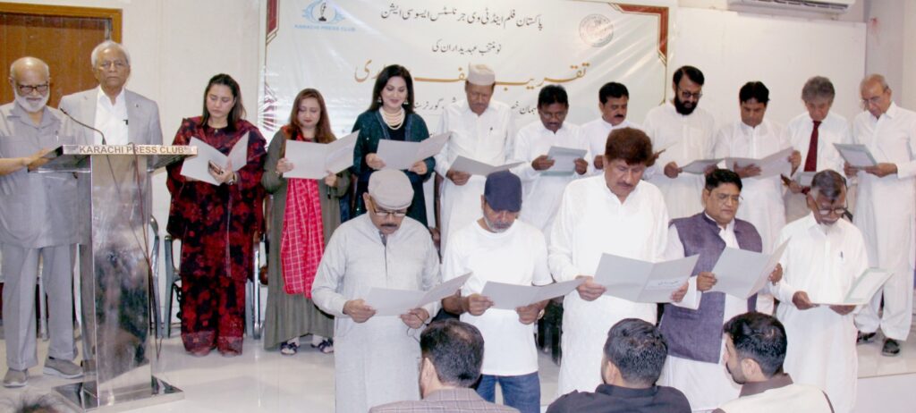 Governor Nihal Hashmi and Mahmood Sham at Pakistan Film TV Journalists Association oath ceremony