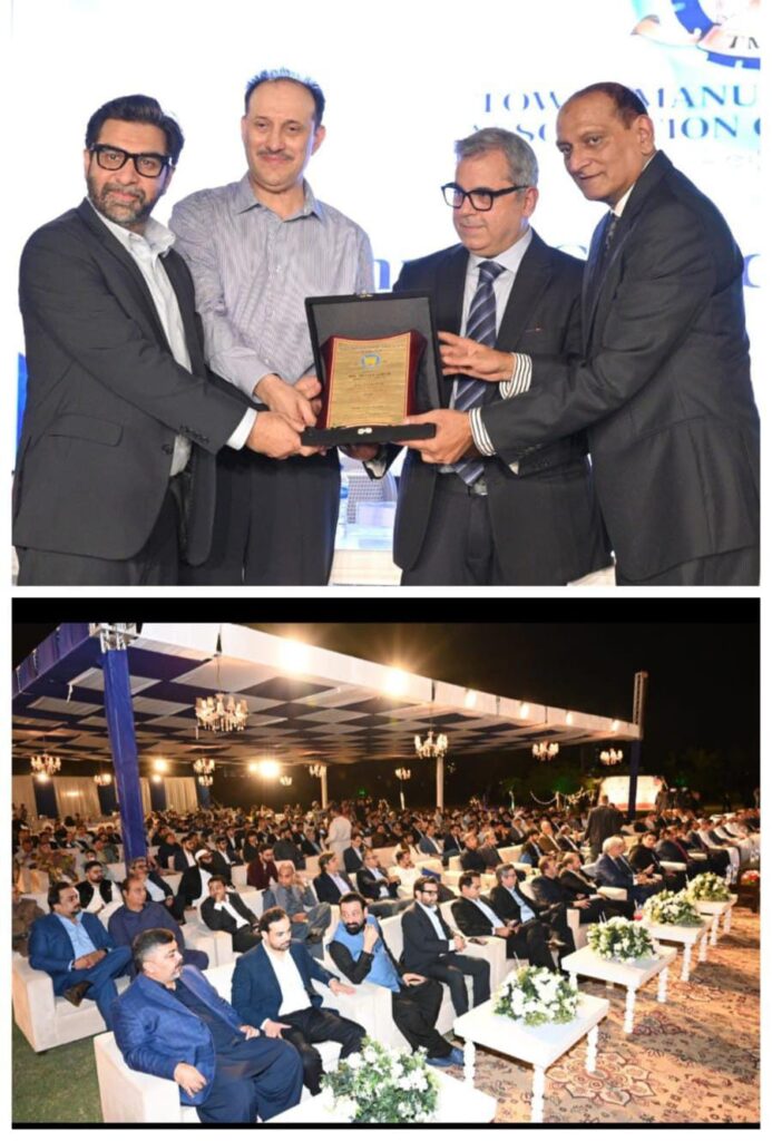 Sindh Governor Nehal Hashmi with towel manufacturers and exporters at Governor House